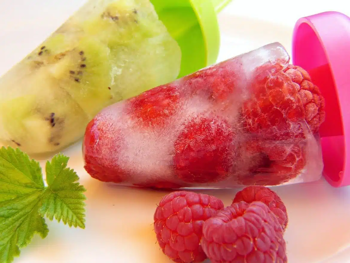 ice cream, raspberries, kiwi